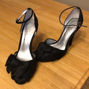 Touch of Nina heels - size 5.5 women’s